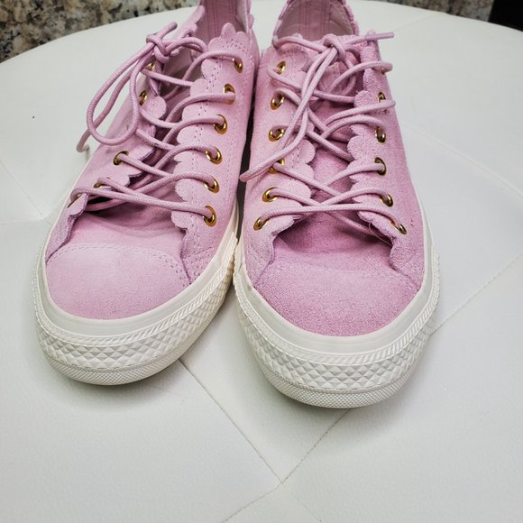 Chuck Taylors Converse Sneakers Size 9 - Picture 2 of 5